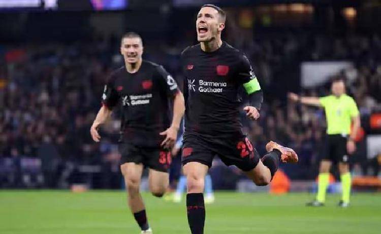 0比2！瓜帅欧冠百场首败，曼城爆冷输球，轮换策略或需调整