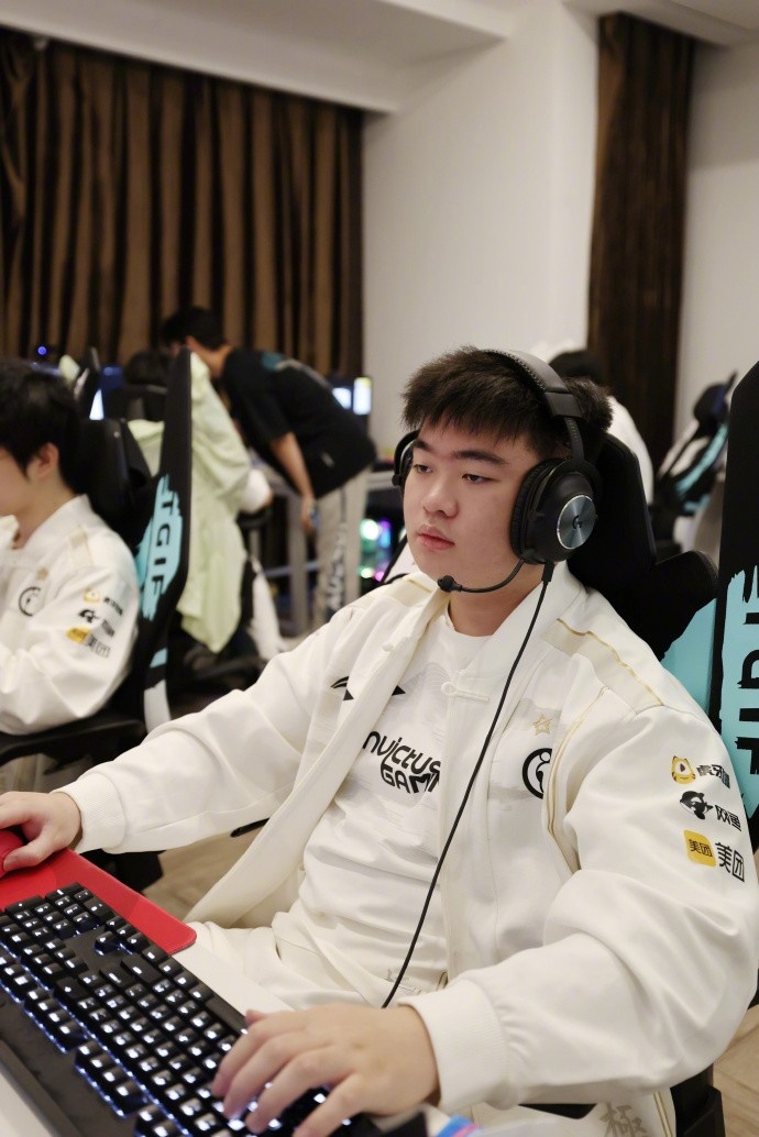 iG官媒发布德杯赛后返图：认真复盘，下场加油