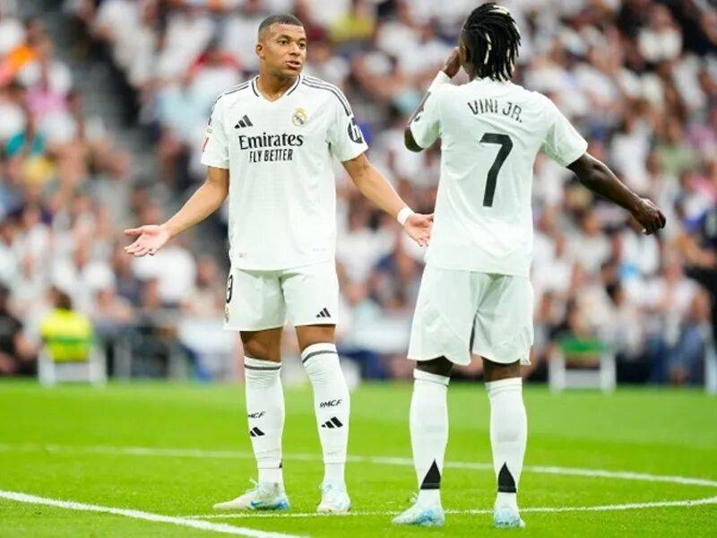 米兰故事重演！欧冠两大冷门，三进三出，皇马巴黎落入附加赛